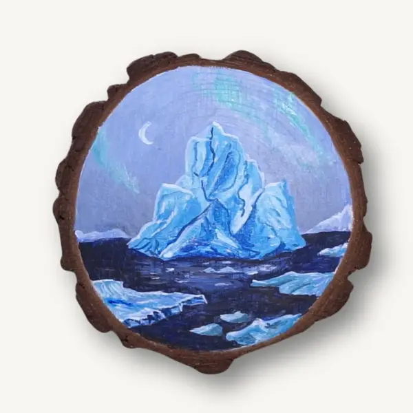 Handbemalte Holzscheibe mit einem Eisberg